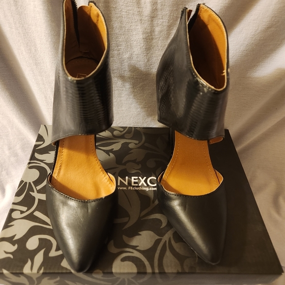 Foreign Exchange Black 7.5 Zip Heels - Picture 2 of 11